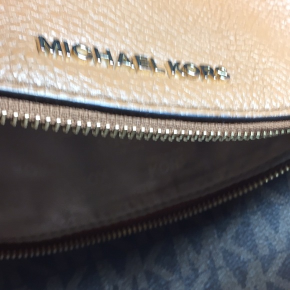 Gorgeous MICHAEL KORS BROWN CROSSBODY JUST REDUCED - Picture 9 of 12